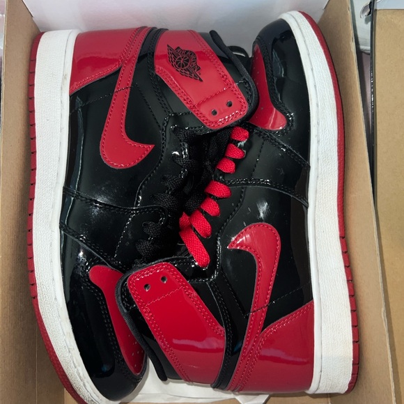 Jordan 1 Patent Bred Leather - Picture 4 of 8